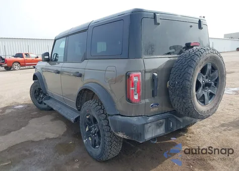 2025 Ford Bronco Outer Banks z USA, uszkodzony, nr VIN 1FMEE8BP9SLB00384